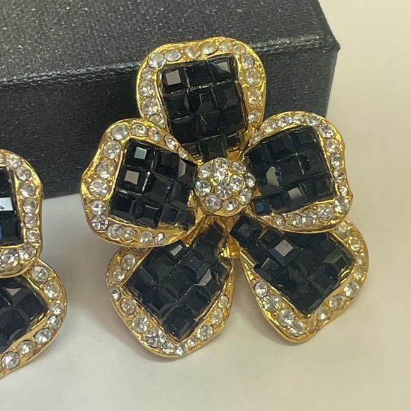 Black Tie Vintage Jarin Clip On Jet Black & Clear Cubic Zirconia Flower Earrings - Picture 6 of 13